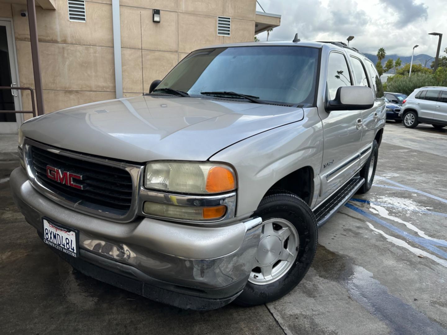 2006 BEIGE /Gray GMC Yukon SL 2WD (1GKEC13T66R) with an 5.3L V8 OHV 16V engine, 4-Speed Automatic Overdrive transmission, located at 30 S. Berkeley Avenue, Pasadena, CA, 91107, (626) 248-7567, 34.145447, -118.109398 - Embrace Power and Comfort: 2006 GMC Yukon with Leather, Moon-Roof, and Third-Row Seating Available in Pasadena, CA Step into the realm of rugged luxury with the 2006 GMC Yukon, now available at our BHPH dealership in Pasadena, CA. This robust SUV, featuring a luxurious leather interior, a moon-ro - Photo#1